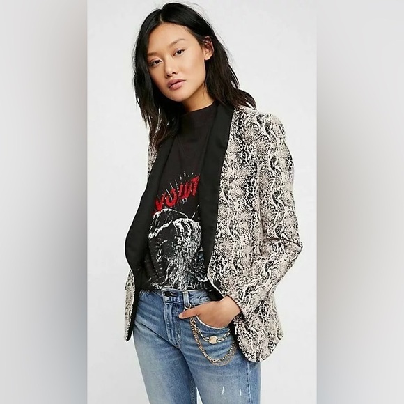 Free People Modern Fem Blazer in black and tan pattern- XS - Picture 2 of 10